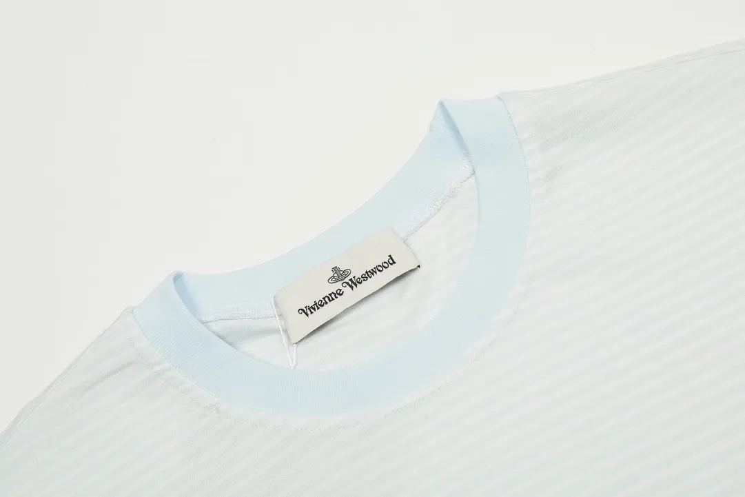 vivienne west wood west queen vivian ‼ ️Best-selling model in June Striped classic embroidered short-sleeves Pinstriped pure cotton stretch fabric Children's clothing-level quality Soft and skin-friendly The upper body is extremely comfortable Top-selling models of 2024 No need to say more Just go to the details Full series of correct accessories As we all know, striped fabrics need to be cut according to the grain The loss is huge It is twice the cost of ordinary solid-color short-sleeved fabrics Every detail is completely restored and directly stretched Color: Pink Blue Green Size: XS-L
